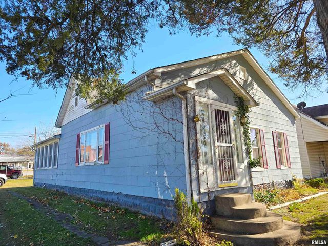 900 S 16TH Street, Herrin, IL 62948