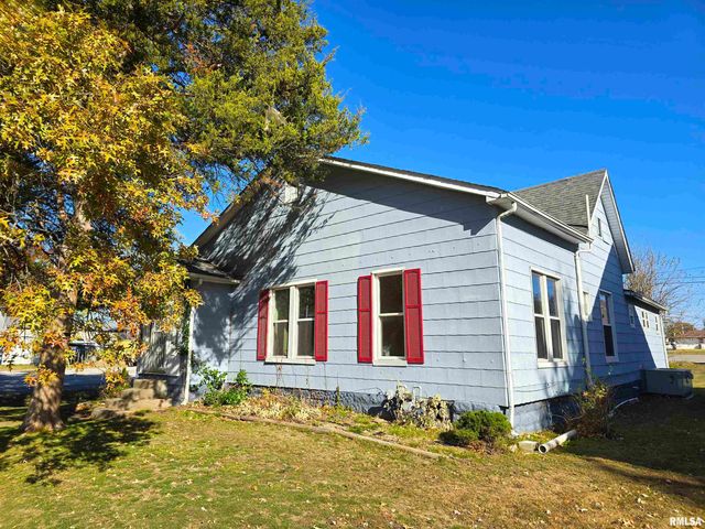 900 S 16TH Street, Herrin, IL 62948