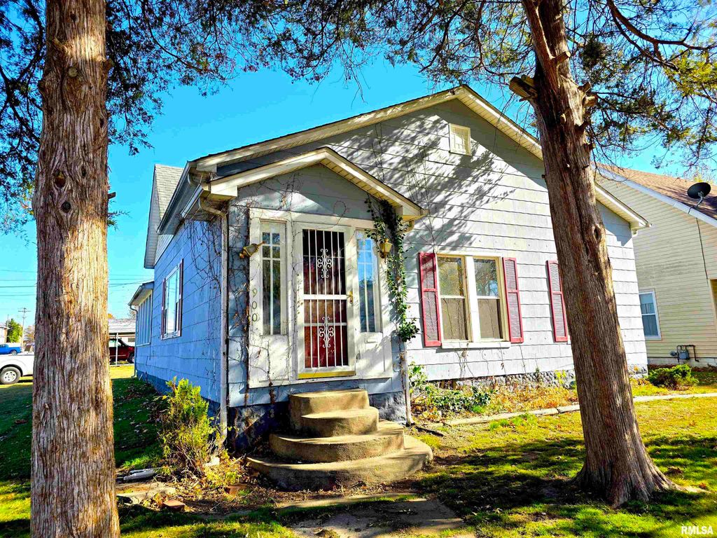 900 S 16TH Street, Herrin, IL 62948