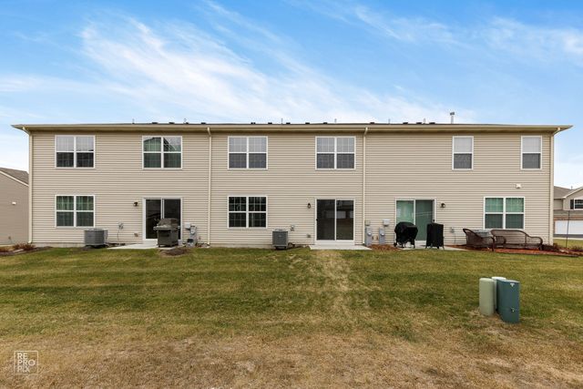 7109 Hidden Green Circle 3302, Fox Lake, IL 60020