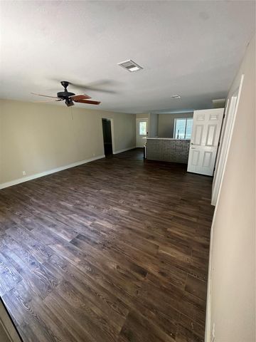 722 Indian Hill Boulevard, Livingston, TX 77351
