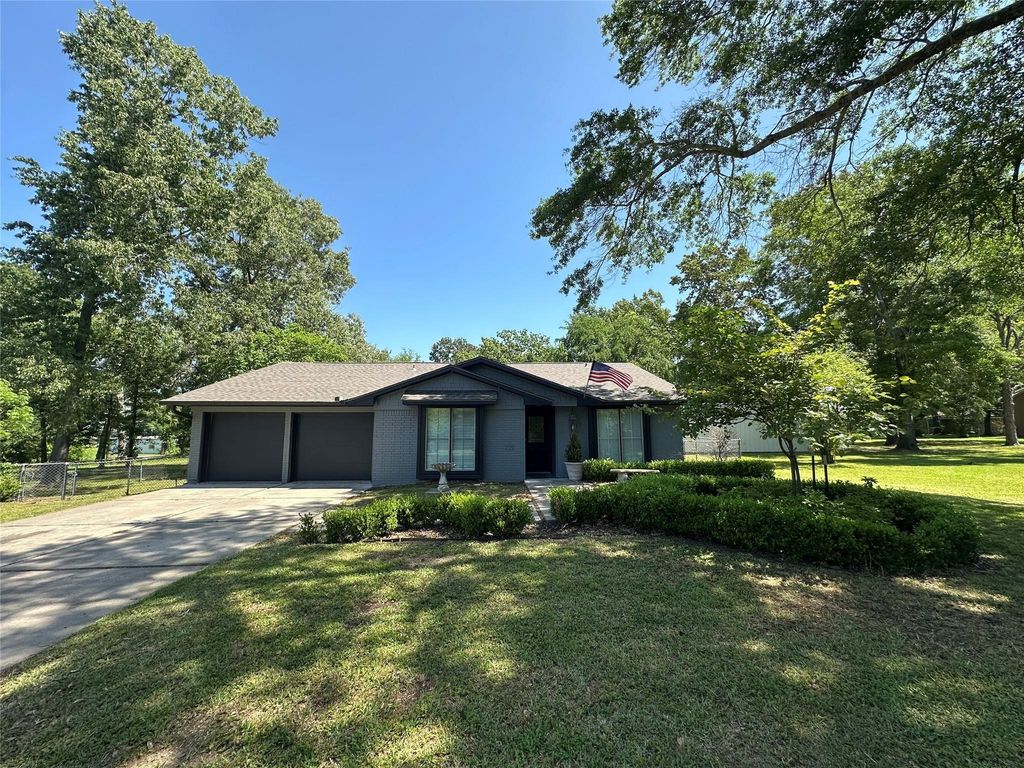 722 Indian Hill Boulevard, Livingston, TX 77351