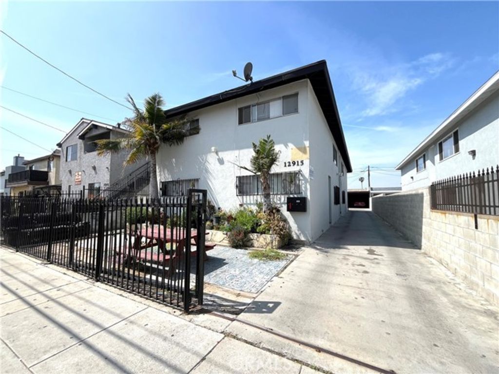 12915 Doty Avenue B, Hawthorne, CA 90250