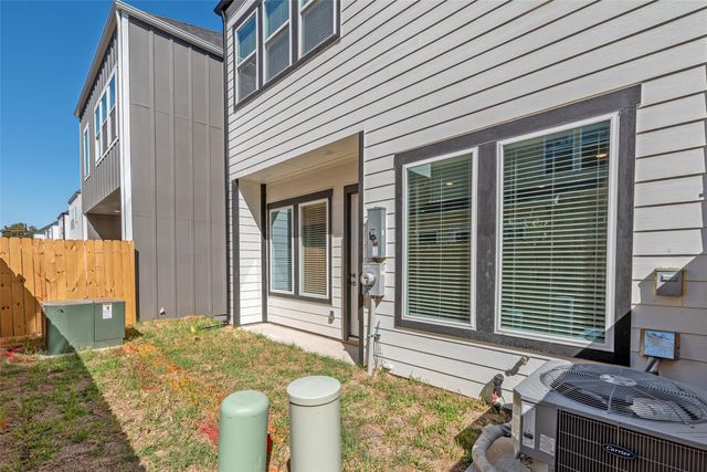 8423 Berry Brush Lane, Houston, TX 77022