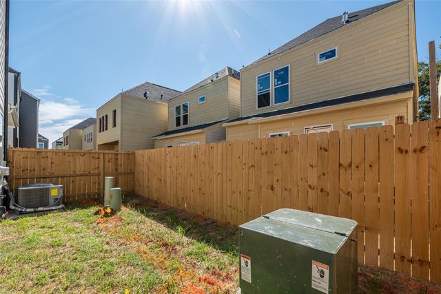 8423 Berry Brush Lane, Houston, TX 77022