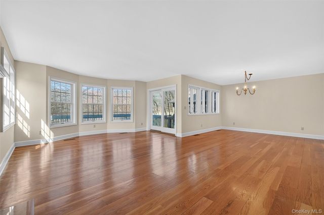 24 Coventry Circle, Mahopac, NY 10541