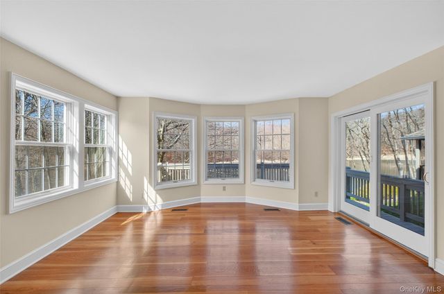 24 Coventry Circle, Mahopac, NY 10541