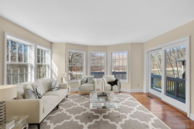 24 Coventry Circle, Mahopac, NY 10541