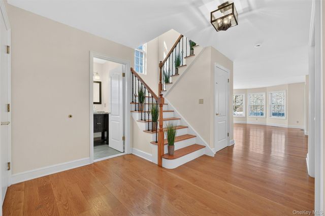 24 Coventry Circle, Mahopac, NY 10541
