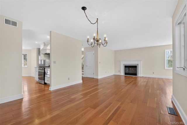 24 Coventry Circle, Mahopac, NY 10541