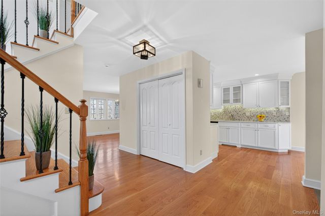 24 Coventry Circle, Mahopac, NY 10541