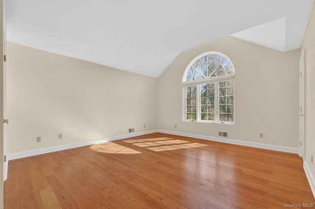 24 Coventry Circle, Mahopac, NY 10541