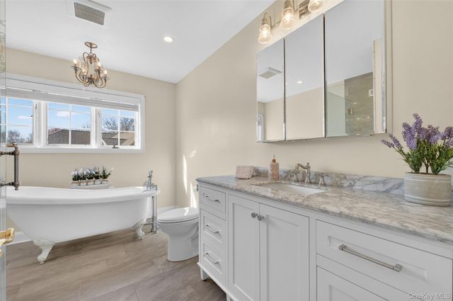 24 Coventry Circle, Mahopac, NY 10541