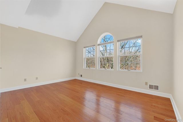 24 Coventry Circle, Mahopac, NY 10541