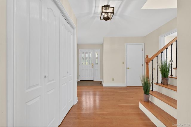 24 Coventry Circle, Mahopac, NY 10541