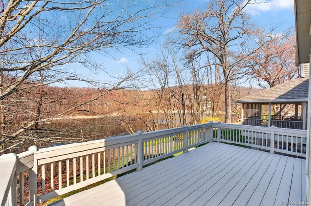 24 Coventry Circle, Mahopac, NY 10541