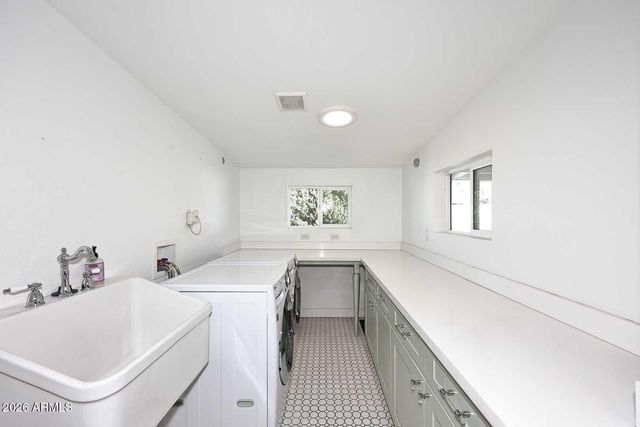 8302 E INDIANOLA Avenue, Scottsdale, AZ 85251