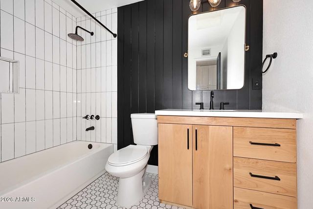 8302 E INDIANOLA Avenue, Scottsdale, AZ 85251