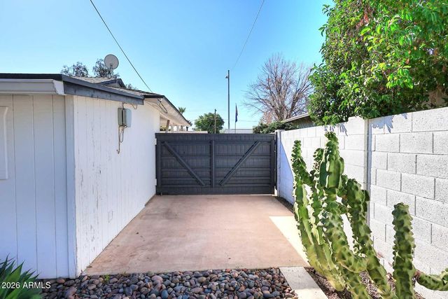 8302 E INDIANOLA Avenue, Scottsdale, AZ 85251