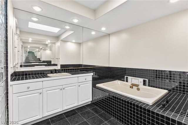 8490 Carmel Ridge Court, Las Vegas, NV 89113