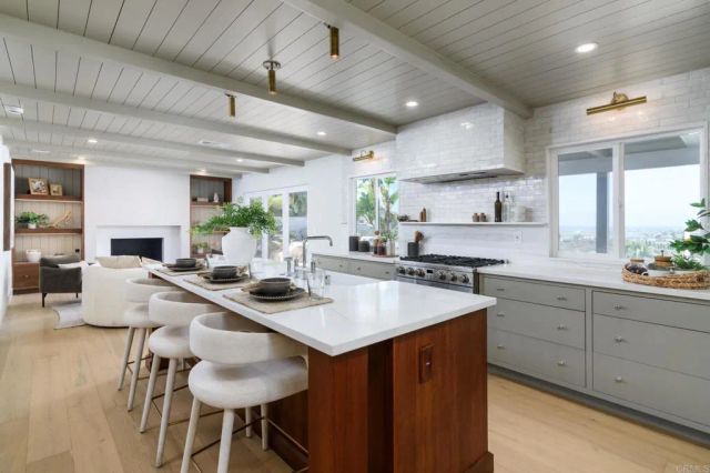 741 Santa Olivia, Solana Beach, CA 92075