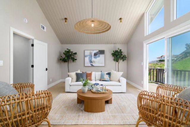 741 Santa Olivia, Solana Beach, CA 92075