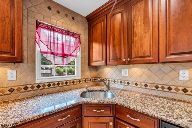 499 Old Stage Rd, Spotswood Boro, NJ 08884