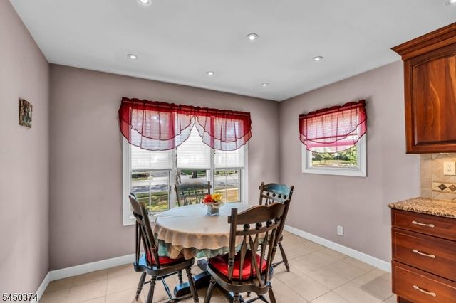 499 Old Stage Rd, Spotswood Boro, NJ 08884