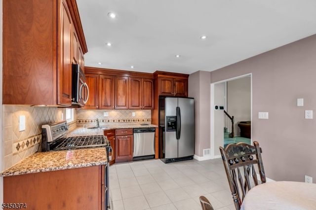 499 Old Stage Rd, Spotswood Boro, NJ 08884