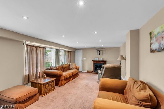 499 Old Stage Rd, Spotswood Boro, NJ 08884