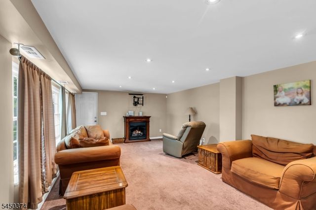499 Old Stage Rd, Spotswood Boro, NJ 08884