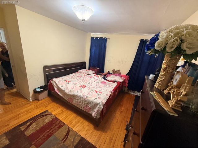 8811 34th Avenue 2H, Jackson Heights, NY 11372