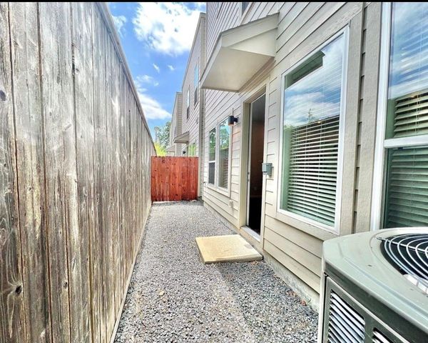 604 Thornton Oaks Road B, Houston, TX 77018