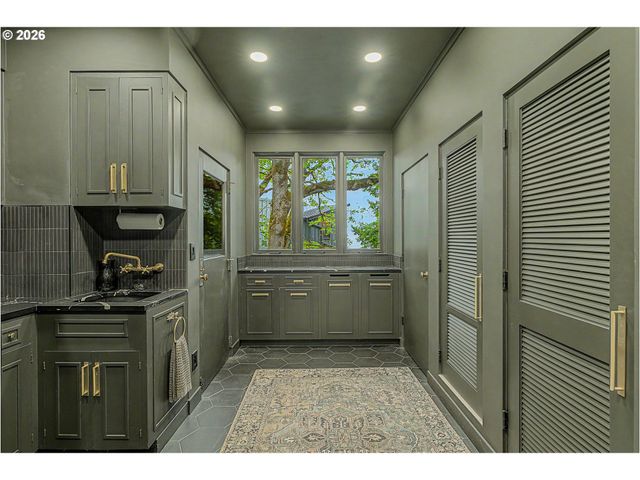 1636 Sw VISTA Ave, Portland, OR 97201