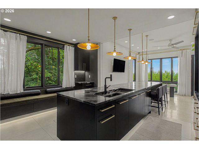 1636 Sw VISTA Ave, Portland, OR 97201