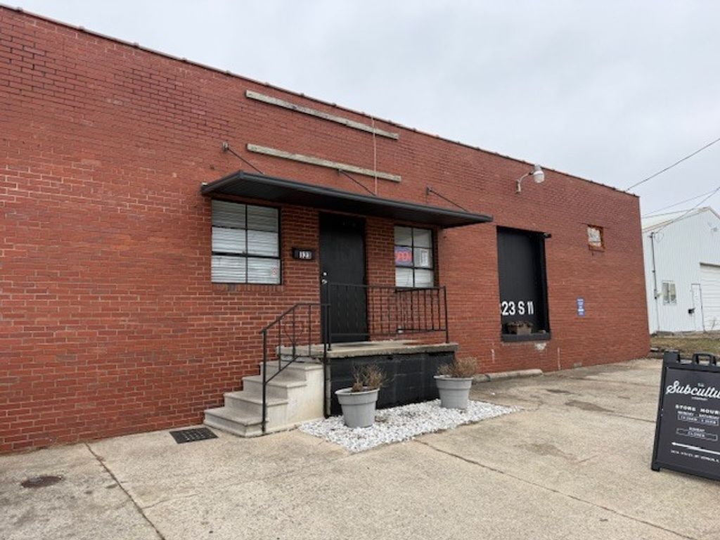 Image 1 of property listing at 323 S 11th Street, Mt Vernon, IL 62864