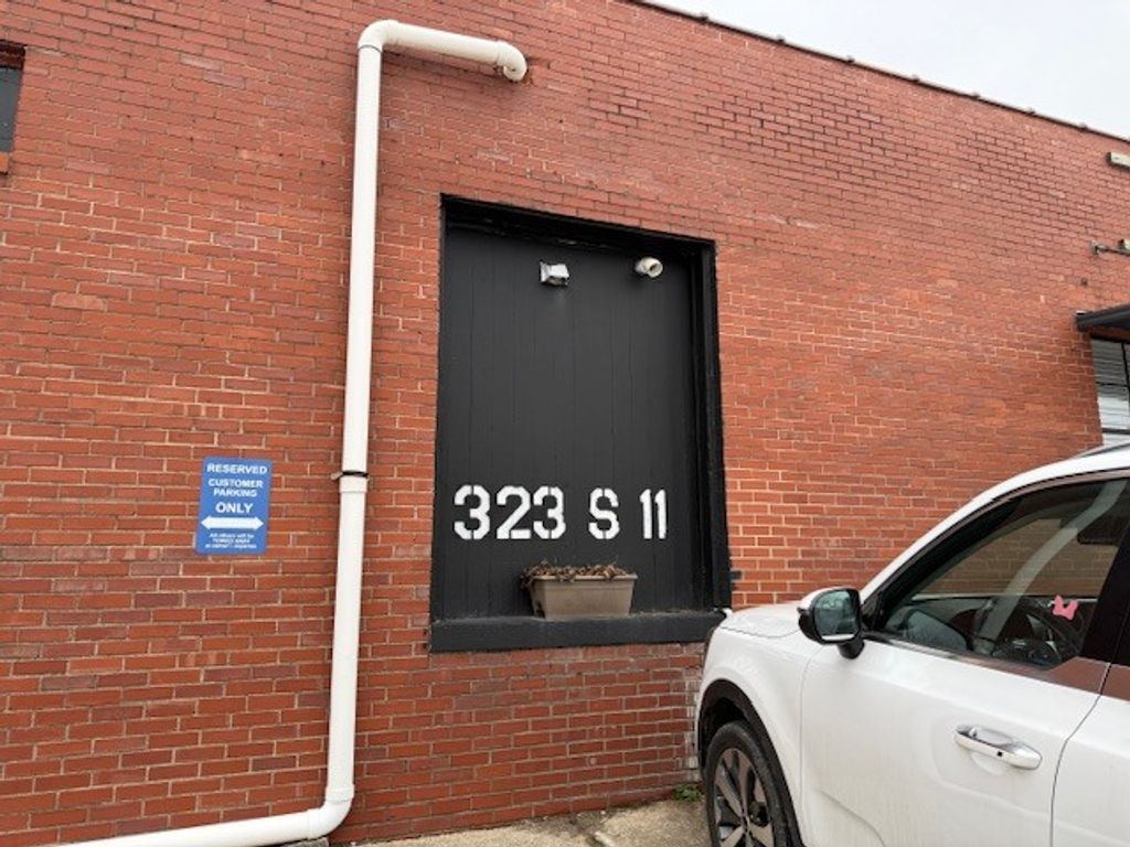 Image 2 of property listing at 323 S 11th Street, Mt Vernon, IL 62864