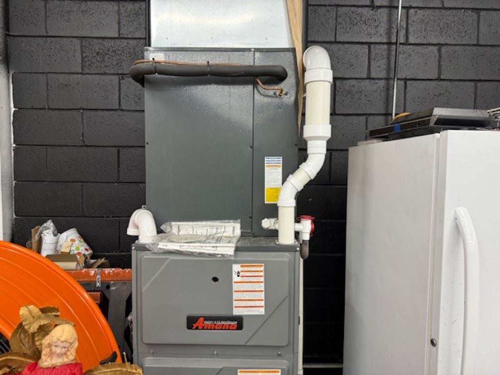 Image 3 of property listing at 323 S 11th Street, Mt Vernon, IL 62864