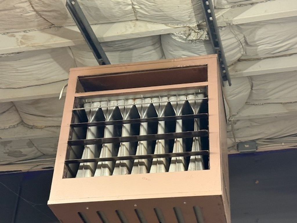 Image 4 of property listing at 323 S 11th Street, Mt Vernon, IL 62864