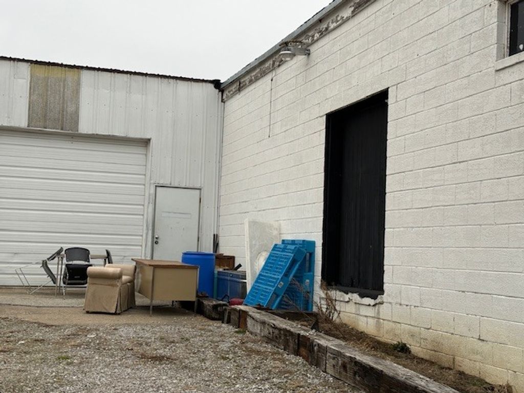 Image 7 of property listing at 323 S 11th Street, Mt Vernon, IL 62864