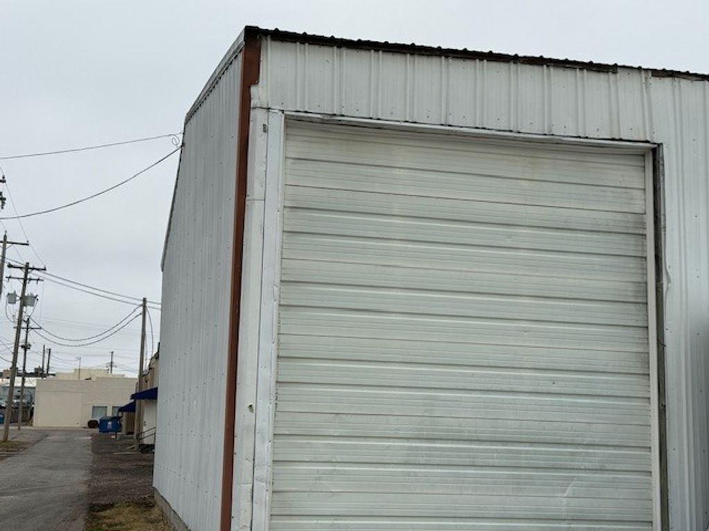 Image 8 of property listing at 323 S 11th Street, Mt Vernon, IL 62864