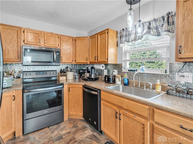 2014 Clearstream Way, Clayton, OH 45315