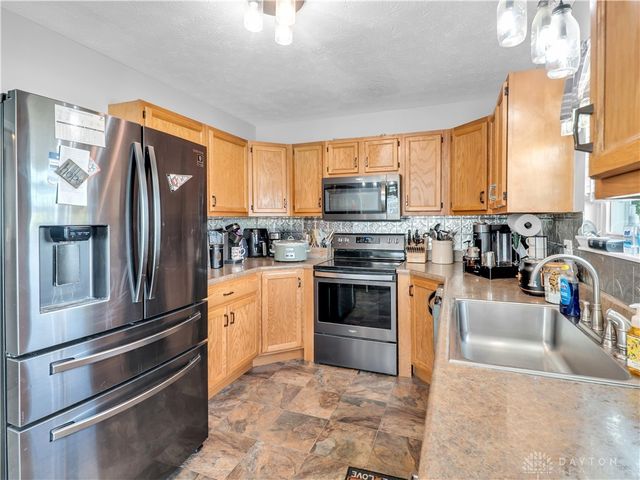 2014 Clearstream Way, Clayton, OH 45315