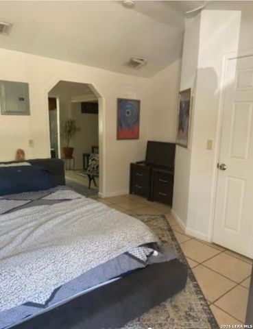 100 Dinn Dr Unit 2, San Antonio, TX 78218