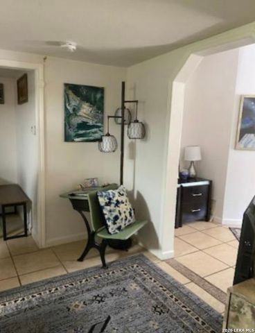 100 Dinn Dr Unit 2, San Antonio, TX 78218
