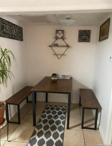 100 Dinn Dr Unit 2, San Antonio, TX 78218
