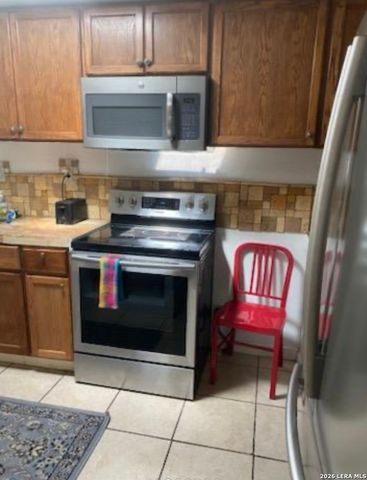 100 Dinn Dr Unit 2, San Antonio, TX 78218