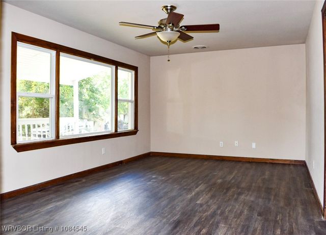 831 E Mary Avenue, Sallisaw, OK 74955