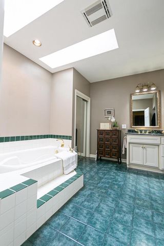 1055 TIMBER RUN DRIVE, Neenah, WI 54956