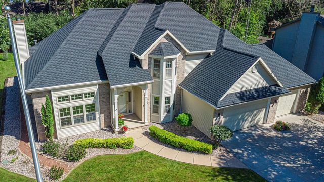 1055 TIMBER RUN DRIVE, Neenah, WI 54956